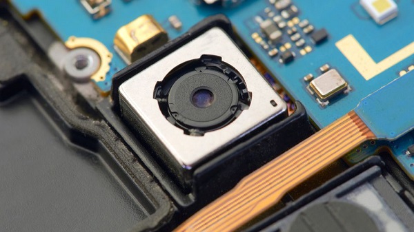 Brighter, Steadier, and Smarter Smartphone Cameras in 2022